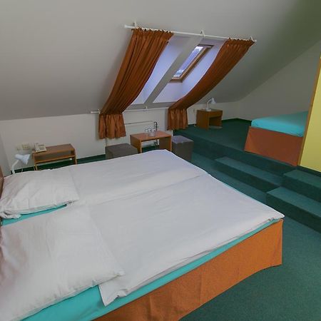 Hotel U Sladku Prag Exterior foto