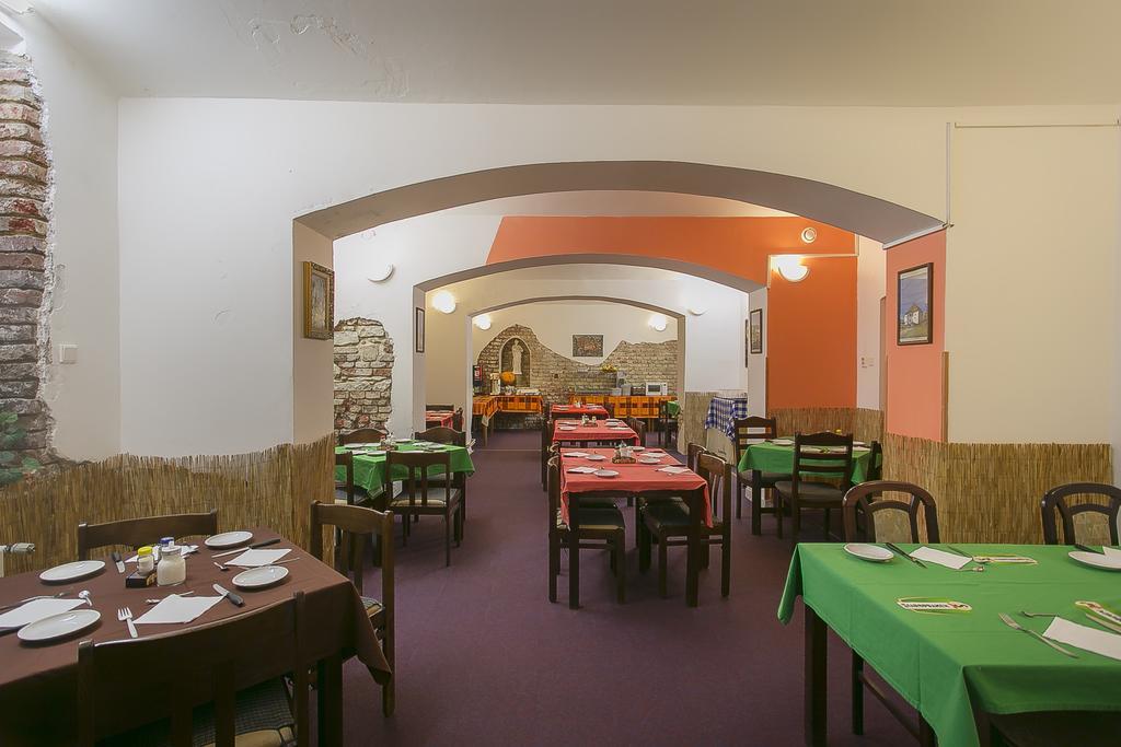 Hotel U Sladku Prag Exterior foto