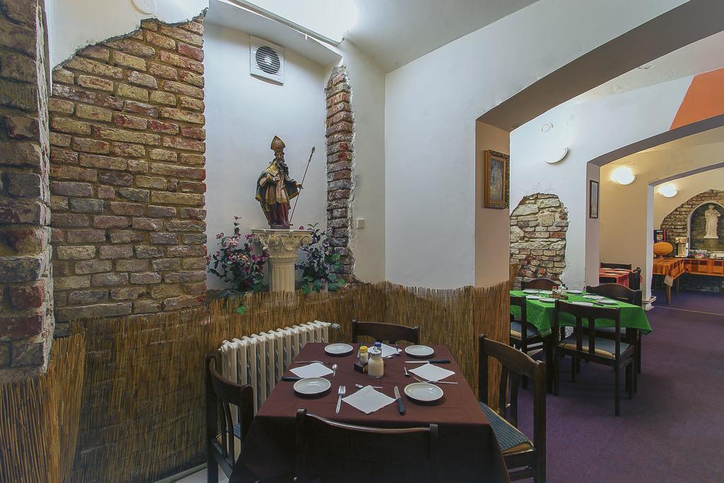 Hotel U Sladku Prag Exterior foto